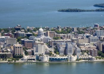 10 Famous Singers from Wisconsin