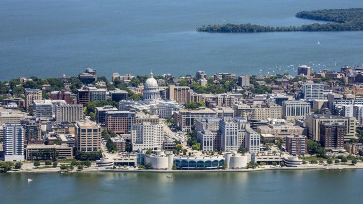 10 Famous Singers from Wisconsin