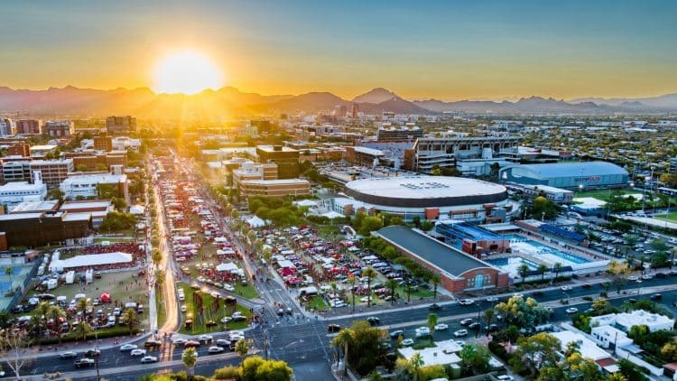 10 Famous Singers from Arizona