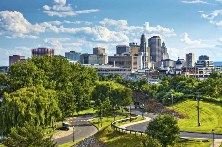 10 Famous Singers from Connecticut