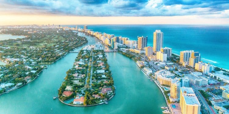 10 Famous Singers from Florida