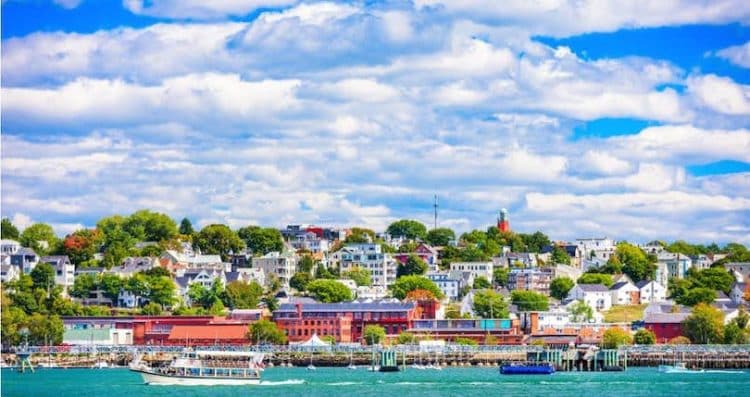 10 Famous Singers from Maine