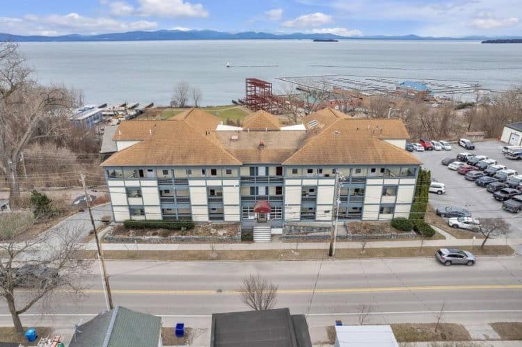 10 Famous Singers from Vermont