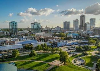 10 Famous Singers from Arkansas