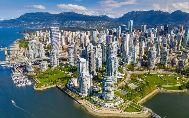 10 Famous Singers from Canada