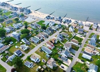 10 Famous Singers from Connecticut