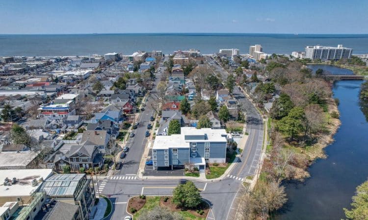 10 Famous Singers from Delaware