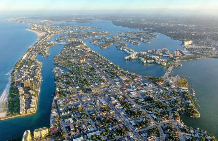 10 Famous Singers from Florida