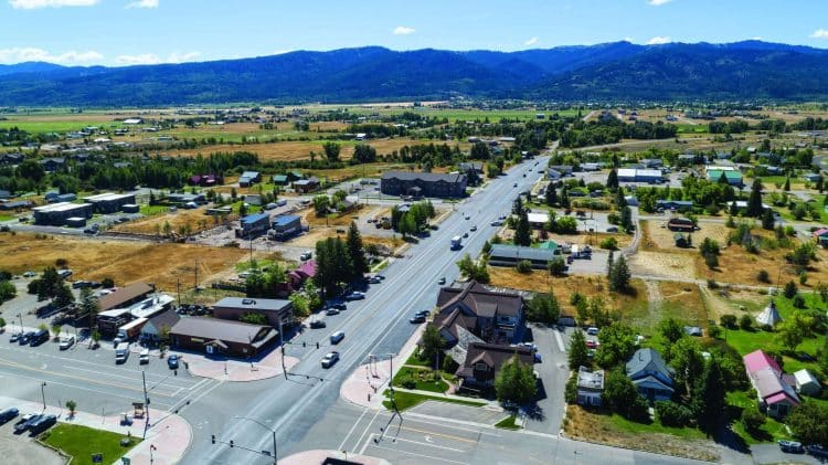 10 Famous Singers from Idaho