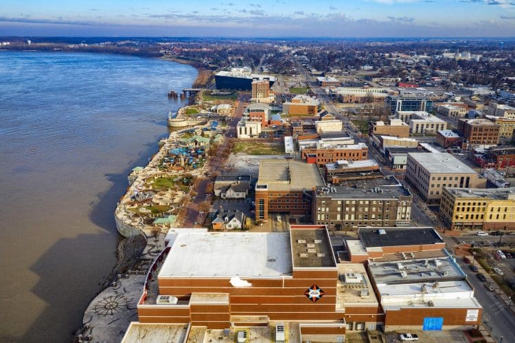 10 Famous Singers from Kentucky