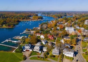 10 Famous Singers from Maine