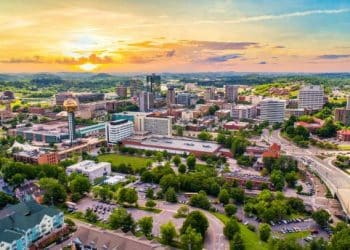 10 Famous Singers from Tennessee