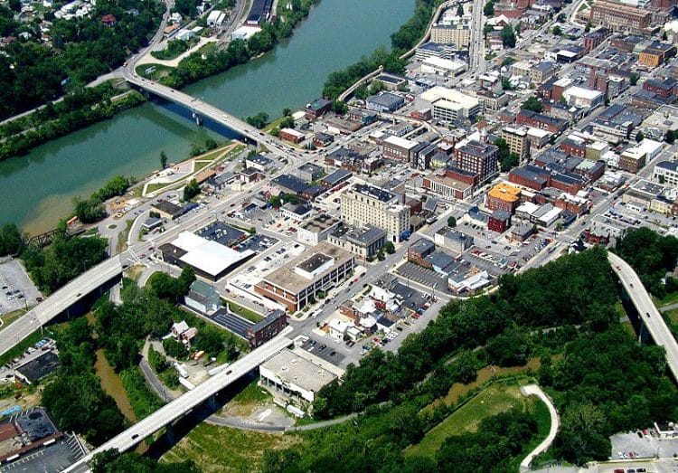 10 Famous Singers from West Virginia