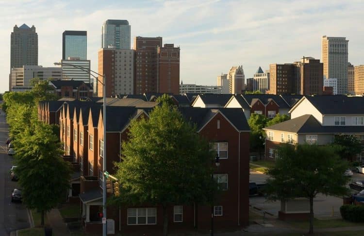 10 Famous Singers from Alabama