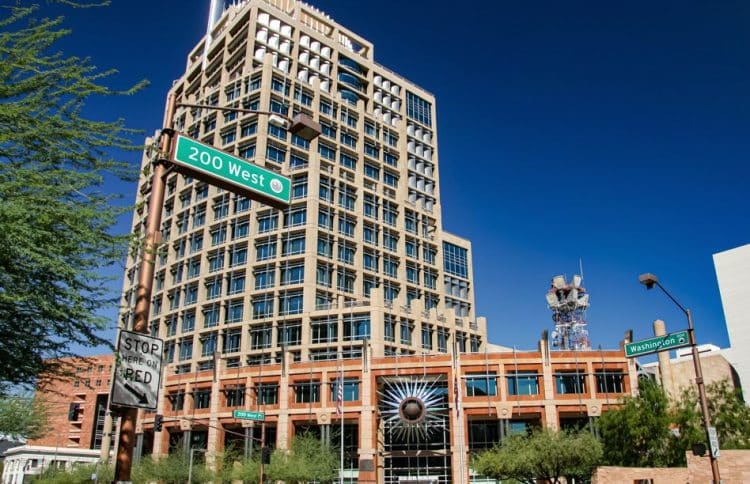 10 Famous Singers from Arizona