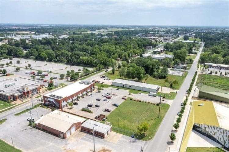 10 Famous Singers from Arkansas