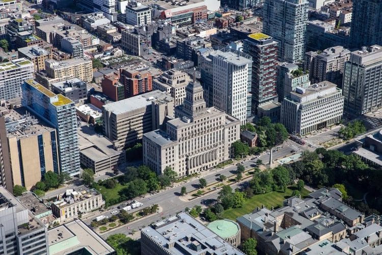 10 Famous Singers from Canada