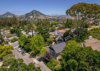 10 Famous Singers from Connecticut