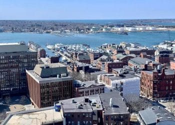 10 Famous Singers from Maine