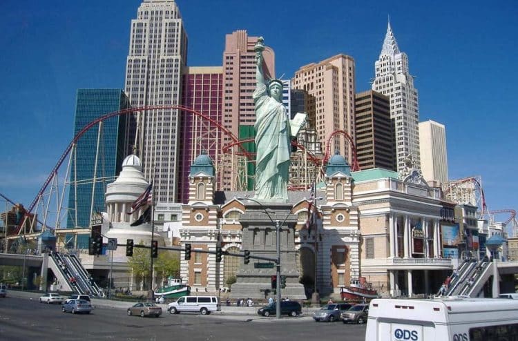 10 Famous Singers from Nevada