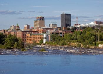 10 Famous Singers from New Hampshire