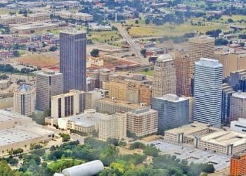 10 Famous Singers from Oklahoma