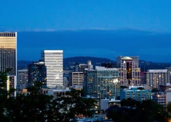 10 Famous Singers from Oregon