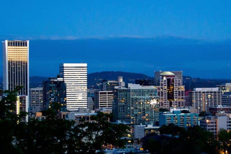 10 Famous Singers from Oregon