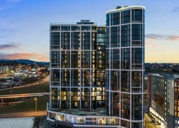 10 Famous Singers from Tennessee