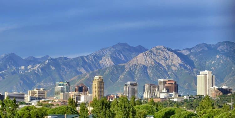 10 Famous Singers from Utah