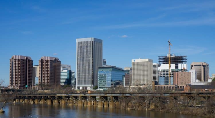 10 Famous Singers from Virginia