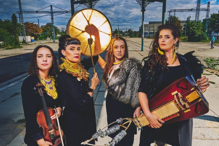 15 Best Folk Music Singers of All Time