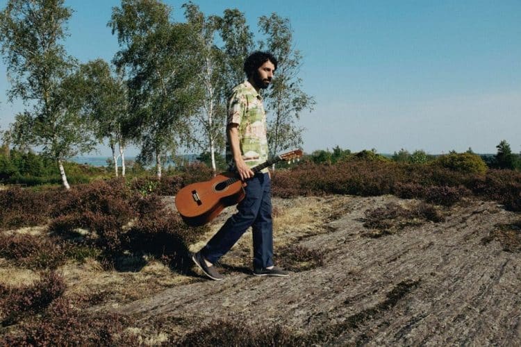 15 Best Folk Music Singers of All Time