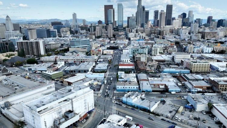 10 Famous Singers from California