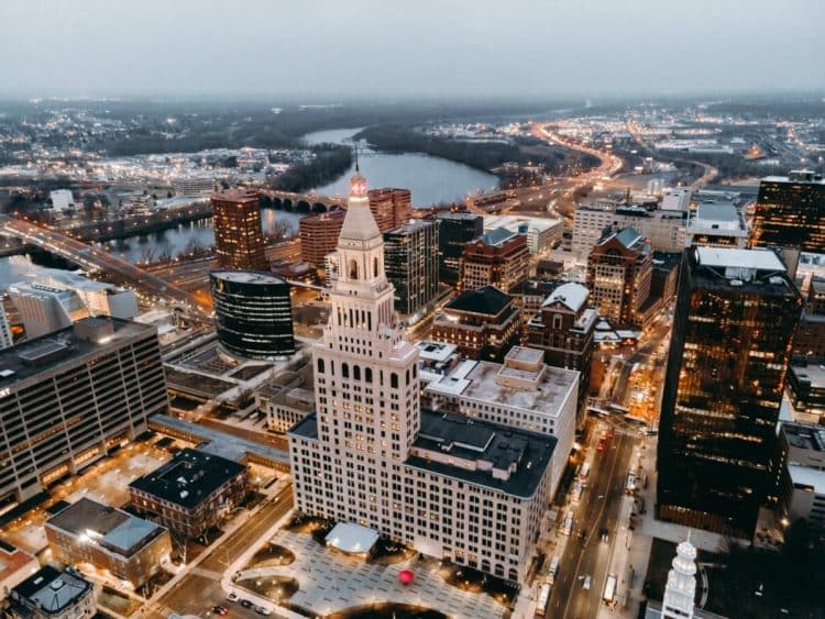 10 Famous Singers from Connecticut