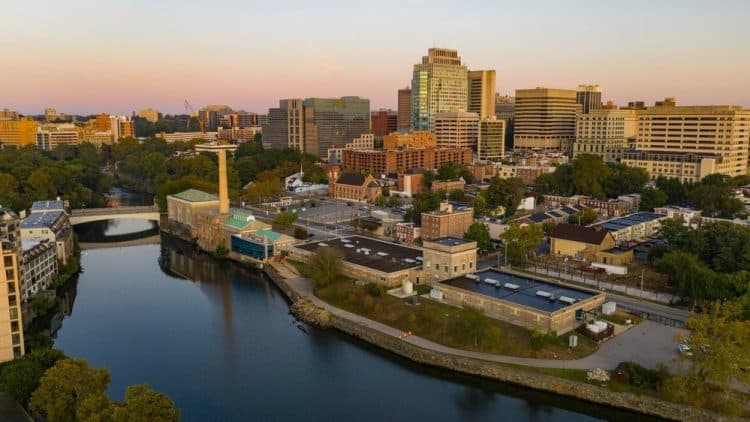 10 Famous Singers from Delaware