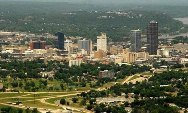 10 Famous Singers from Arkansas