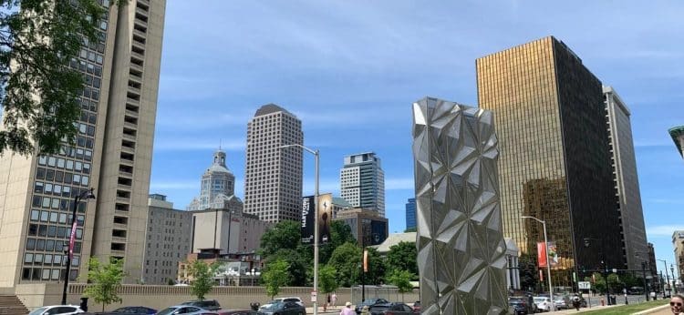 10 Famous Singers from Connecticut