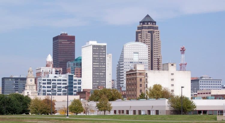 10 Famous Singers from Iowa