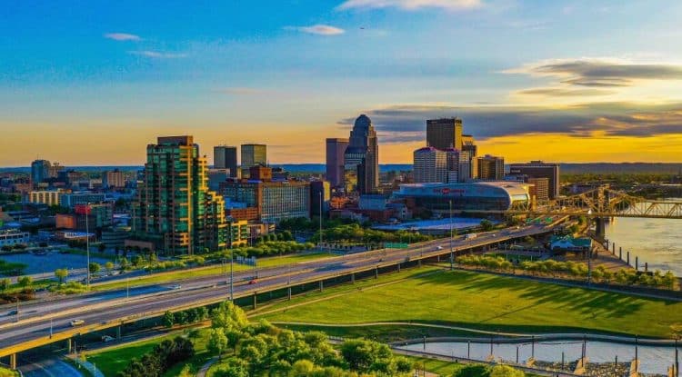 10 Famous Singers from Kentucky