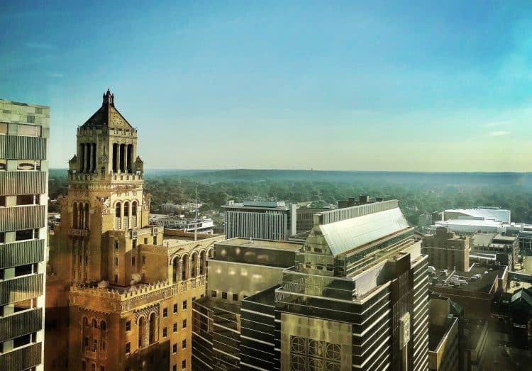 10 Famous Singers from Minnesota