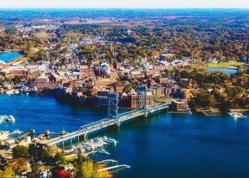 10 Famous Singers from New Hampshire