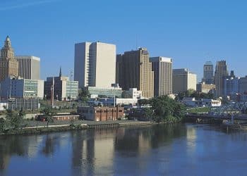 10 Famous Singers from New Jersey