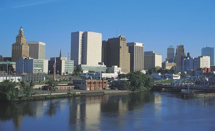 10 Famous Singers from New Jersey