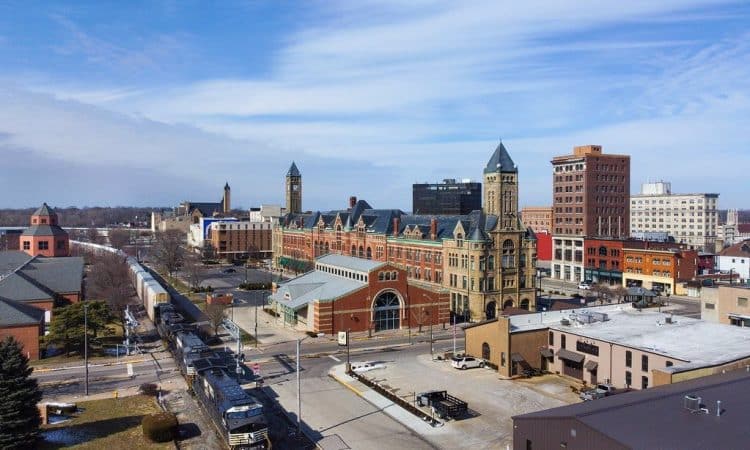 10 Famous Singers from Ohio