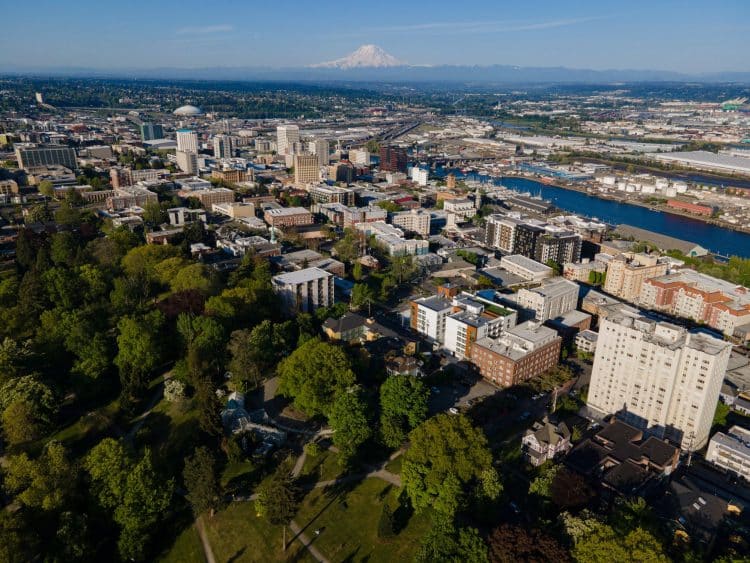 10 Famous Singers from Washington