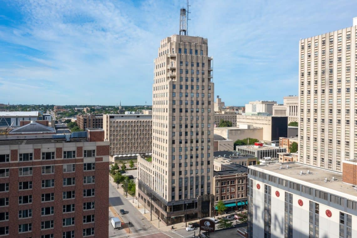 10 Famous Singers from Wisconsin