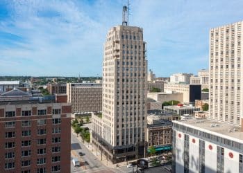 10 Famous Singers from Wisconsin