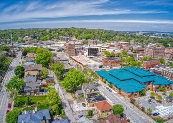 10 Famous Singers from Iowa