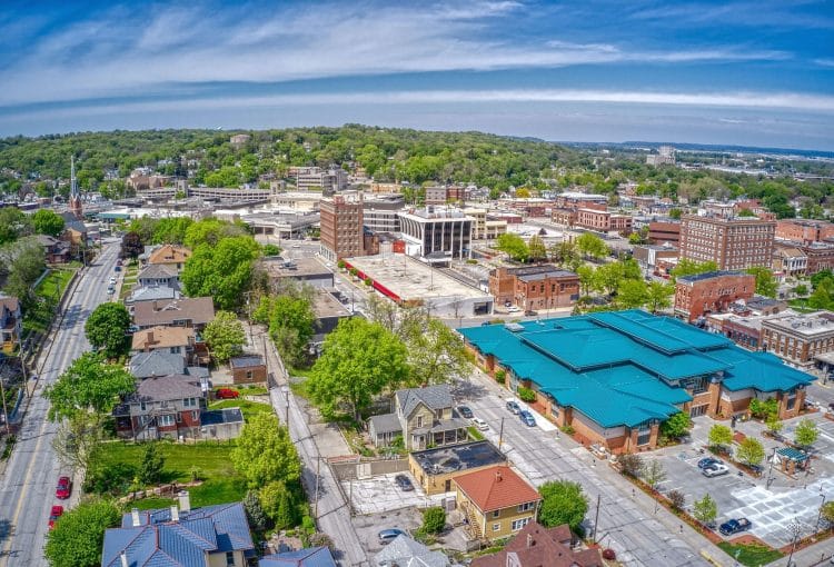 10 Famous Singers from Iowa